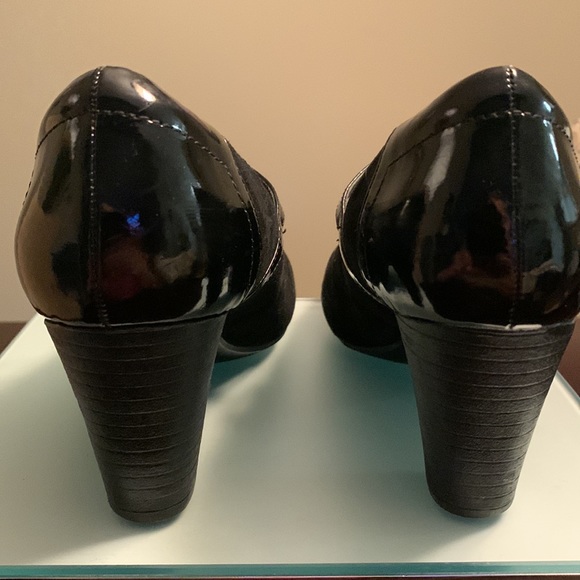 Clarks beautiful suede dress shoes with leopard lining. - Picture 3 of 4